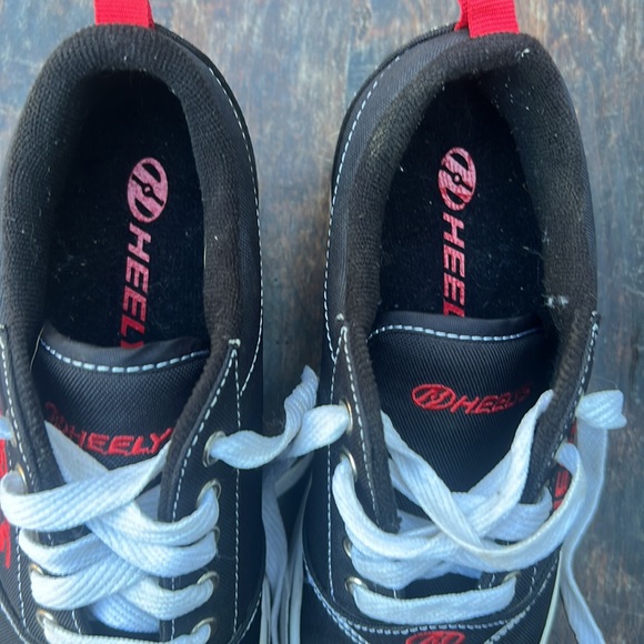 Heely’s rollers old school style sneaker with a wheel worn once men/youth size 4 - Picture 8 of 11